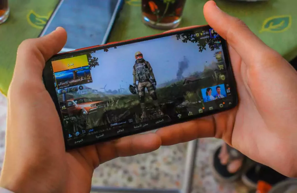 This image explores the profound impact of graphics on the user experience of mobile games, highlighting how visual elements shape engagement, enjoyment, and overall satisfaction for gamers.
